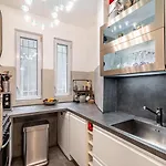 Appartement Guestready - Modern Delight Near Attractions
