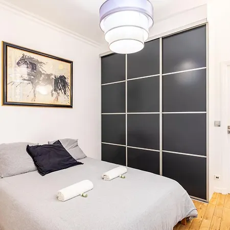 Guestready - Modern Delight Near Attractions Parigi